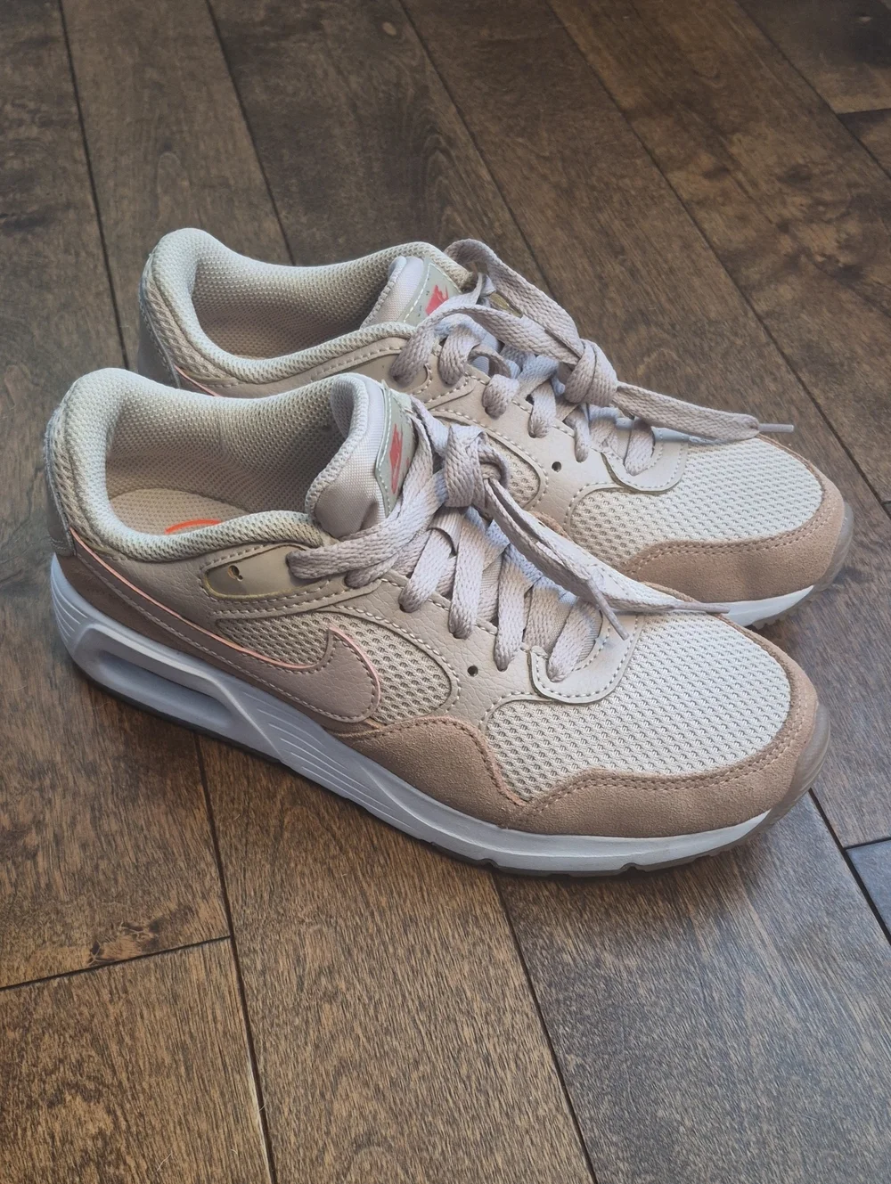 Nike Women's Light Beige and Pink Casual Sneakers